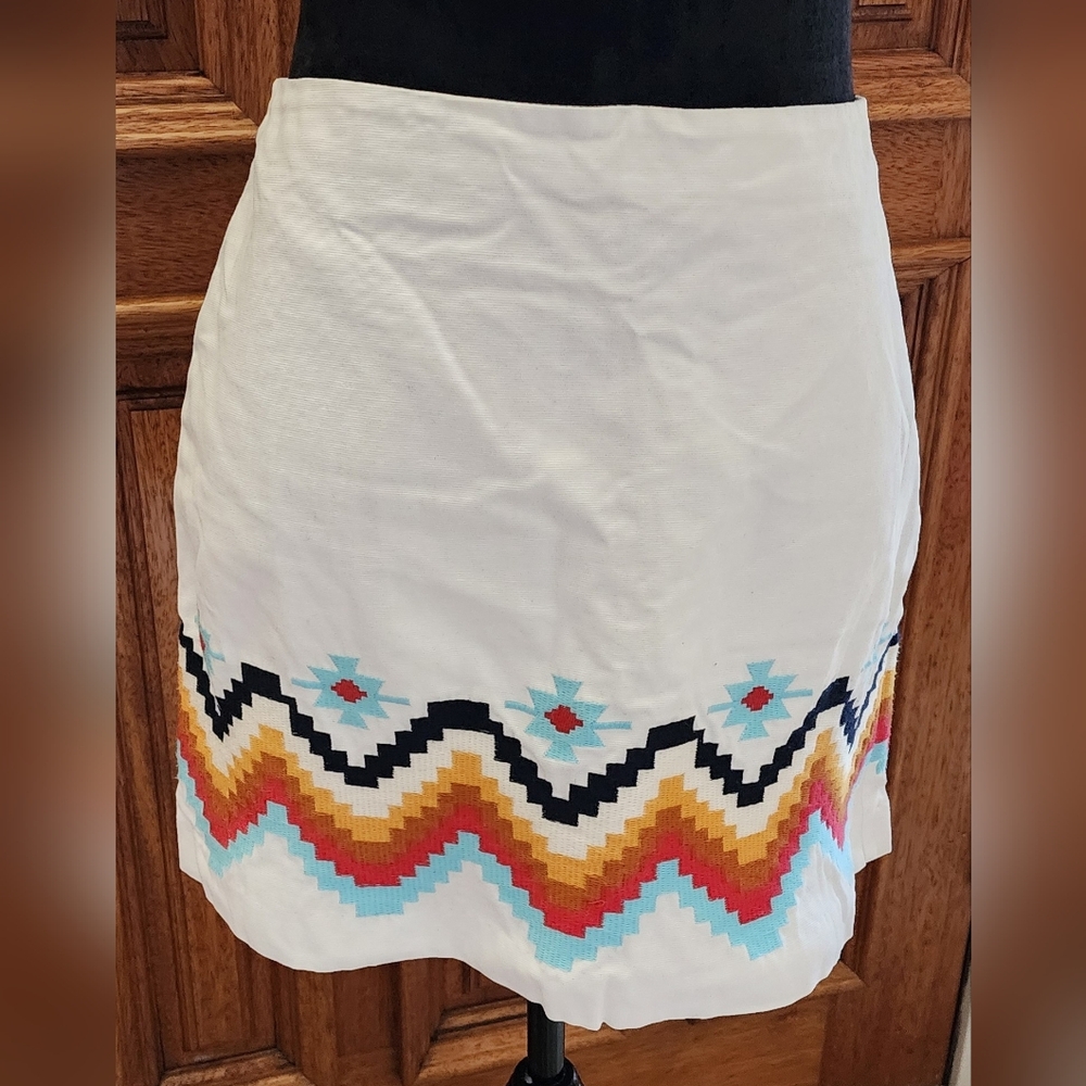 Ariat White Chahta Skirt  Aztec Embroired Size 8